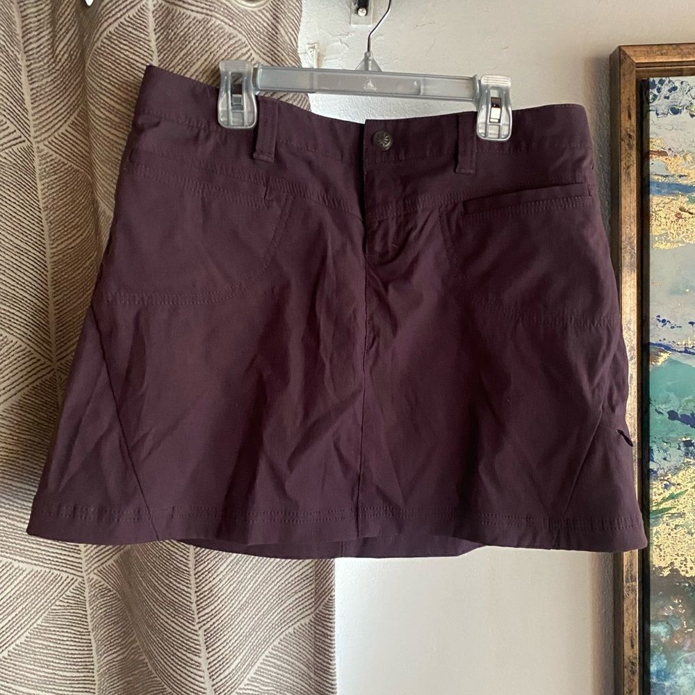 ATHLETA Skort Skirt Size 8 PETITE Athletic Hiking Runnig Burgundy Wine Color